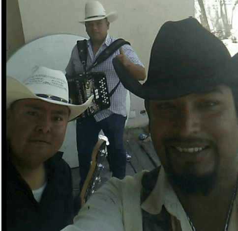 Músicos de fara fara en Guadalupe, Nuevo León, con acordeón